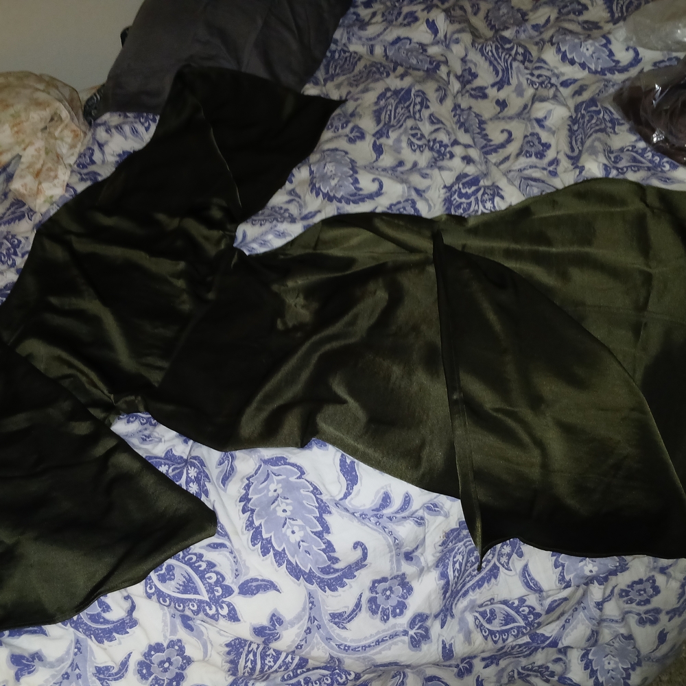 Elegant Dark Greens3 E ëëe Re ee Satin Kimono Dress